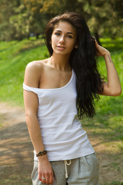 Malina A/[Met-Art] - 2012-04-13 - Malina A - Anillo (x140) MidRes/MetArt_Anillo_Malina-A_by_Alex-Iskan_medium_0025.jpg
