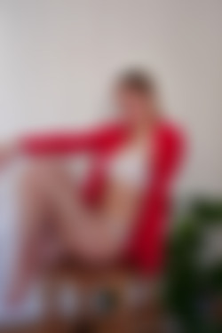 [Onlyfans] Siterip - @avvaballerina [363 images] [81 videos]/pics/avvaballerina-2021-03-07-2048982468-want me to take off that red cardigan and what‘s unde.jpg