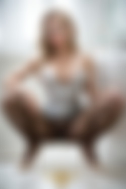 Filthy Glamour/Set 03 - Squatting & Pissing In Pantyhose Portrait/008.png