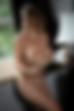 [photodromm.com] 2020-05/[photodromm.com] - 2020.05.06 - Sharona - The Reader (x50) 2000x3000/38l.jpg